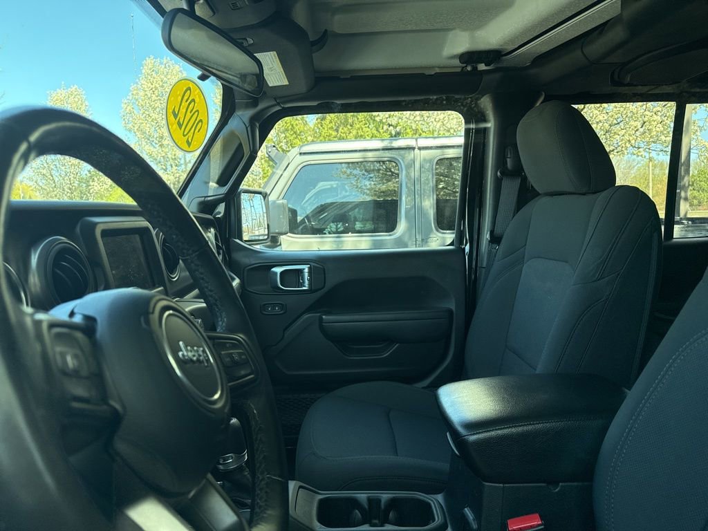 Certified 2022 Jeep Gladiator Willys AWD/4WD image 12