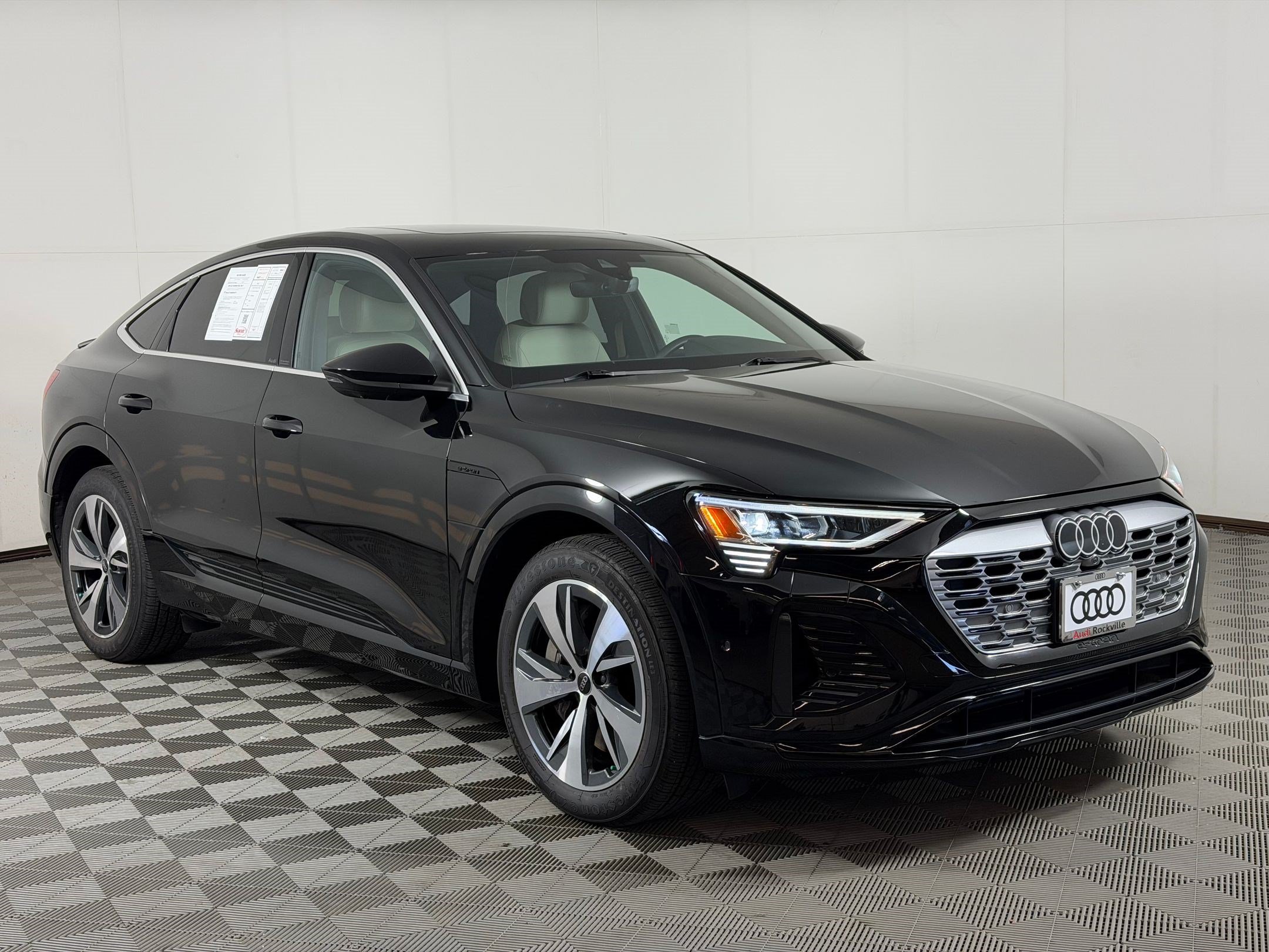 Certified 2024 Audi Q8 e-tron Premium Plus AWD/4WD image 7