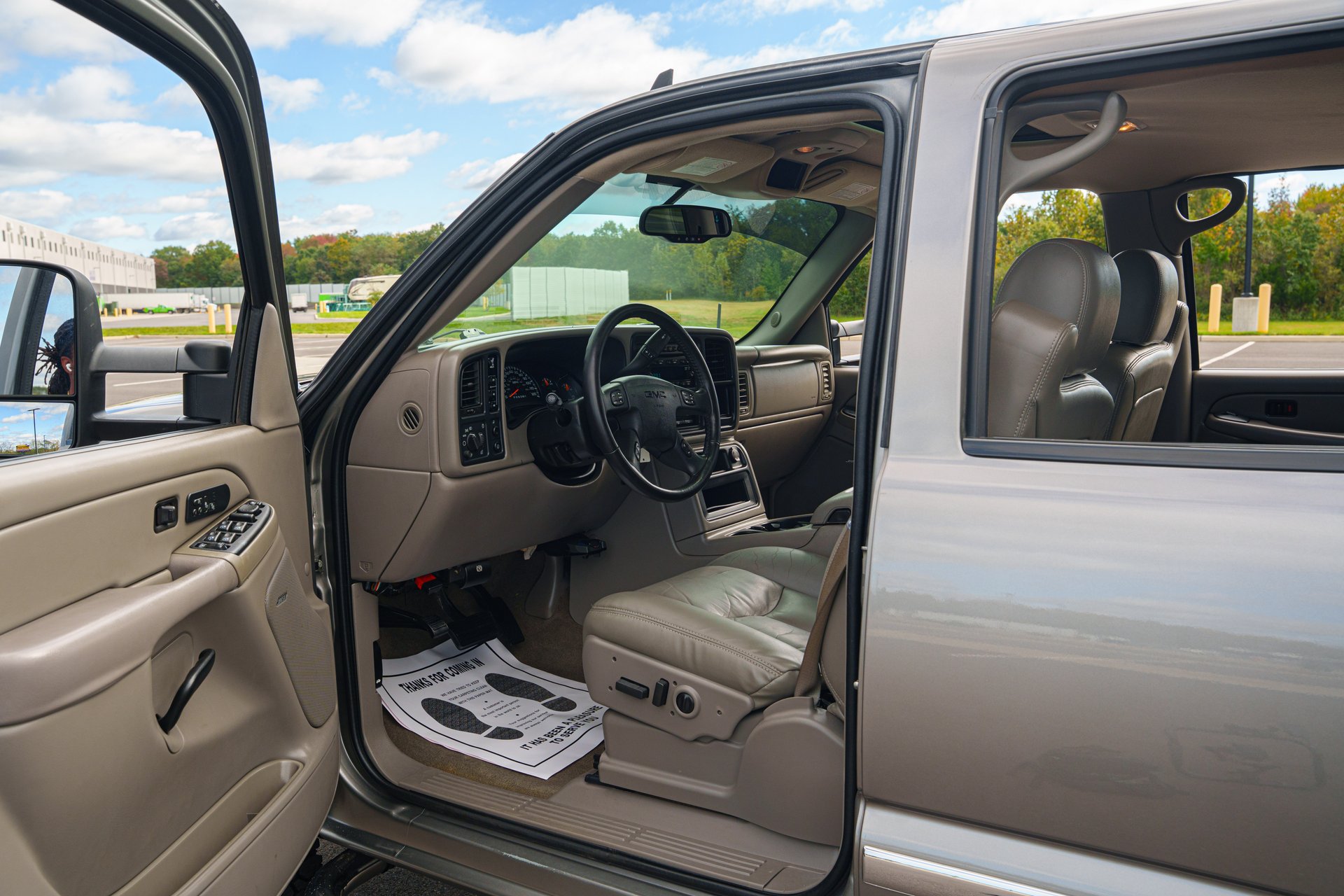 Used 2007 GMC Sierra 2500 SLT w/ Heavy-Duty Power Package AWD/4WD image 31