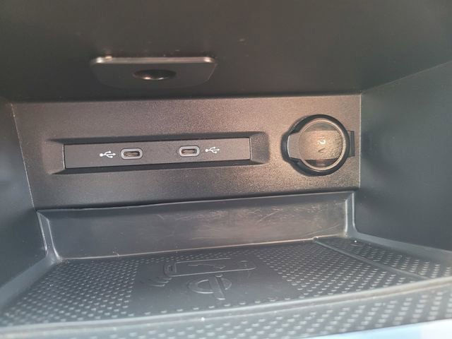 Used 2024 Volkswagen Taos SE image 25