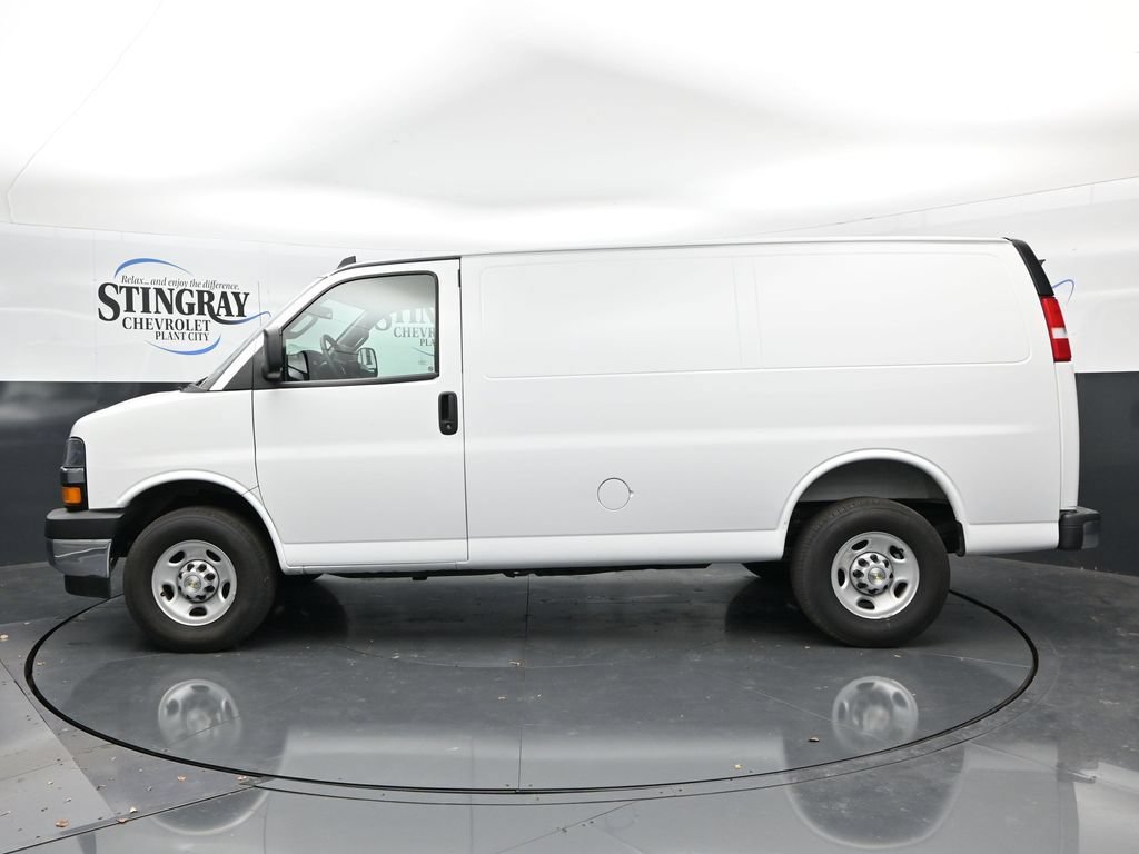 Used 2021 Chevrolet Express 2500 Extended w/ Driver Convenience Package RWD image 4