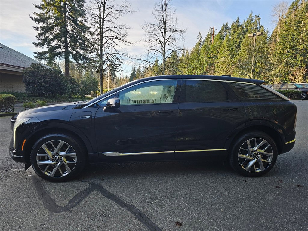 New 2026 Cadillac Optiq Luxury 2 image 4