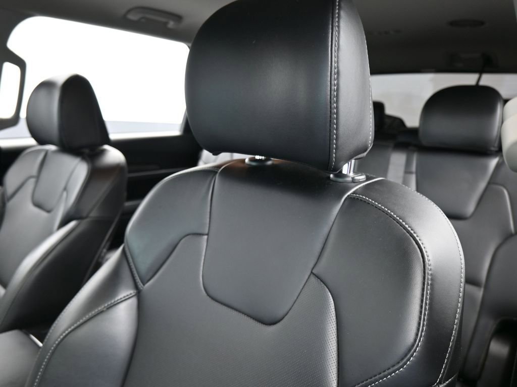 Used 2025 Kia Telluride LX FWD image 16