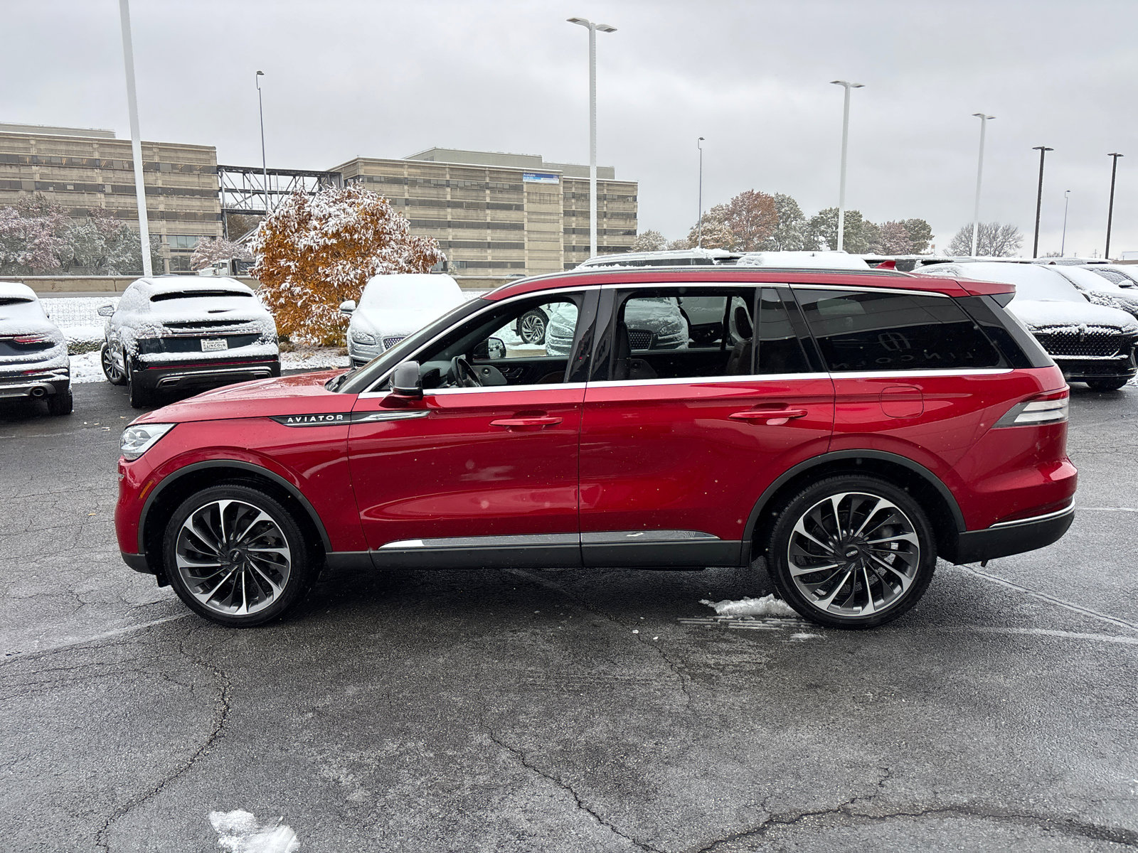 Used 2020 Lincoln Aviator Reserve w/ Equipment Group 202A image 4
