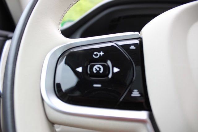 Certified 2023 Volvo XC60 B5 Plus w/ Climate Package AWD/4WD image 31