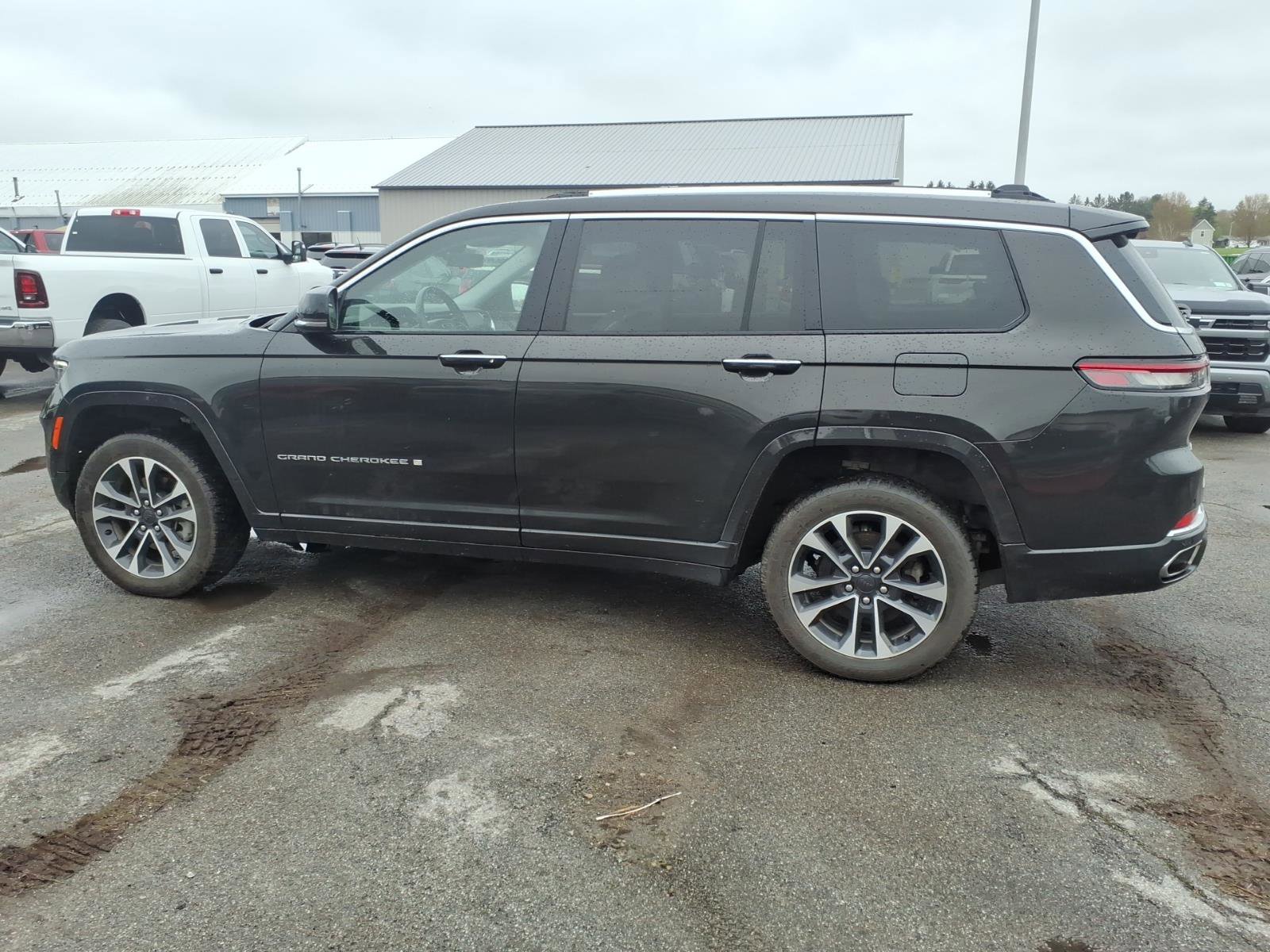 Used 2022 Jeep Grand Cherokee L Overland w/ Luxury Tech Group IV AWD/4WD image 8