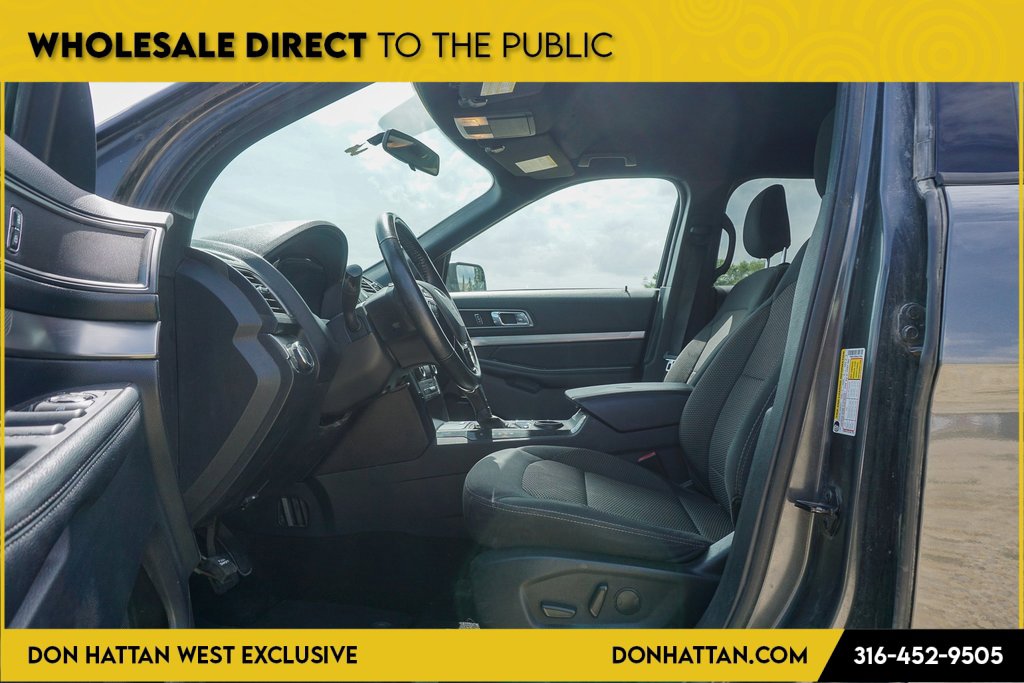 Used 2019 Ford Explorer XLT image 3