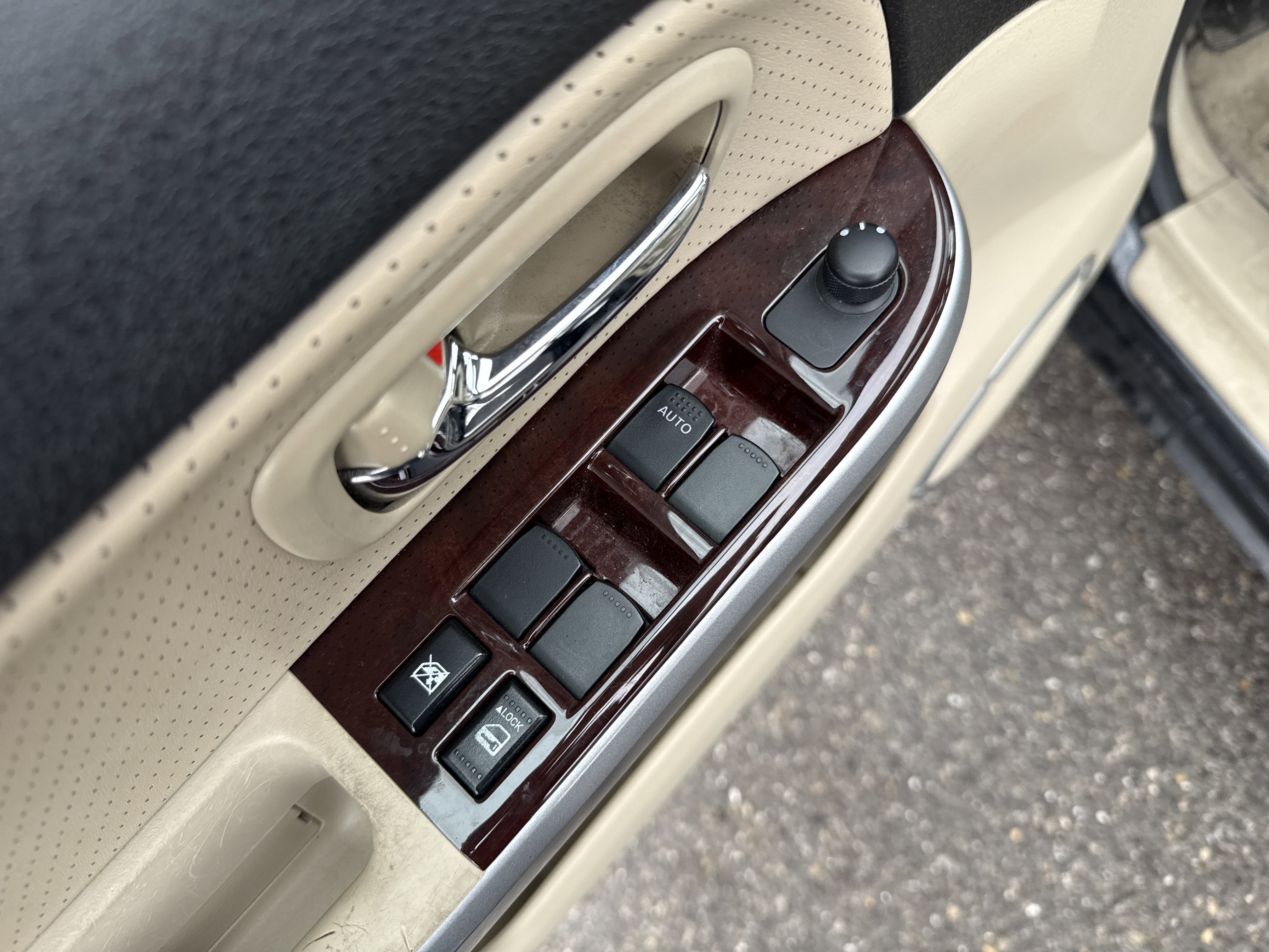 Used 2013 Suzuki Grand Vitara Limited image 16