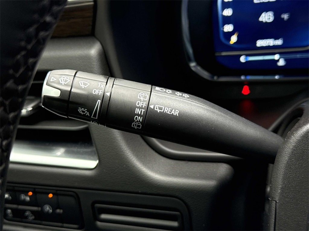 Used 2024 Chevrolet Suburban Premier image 27