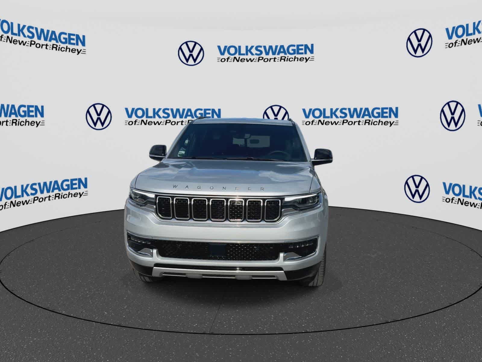 Used 2025 Jeep Wagoneer L Series II AWD/4WD image 3