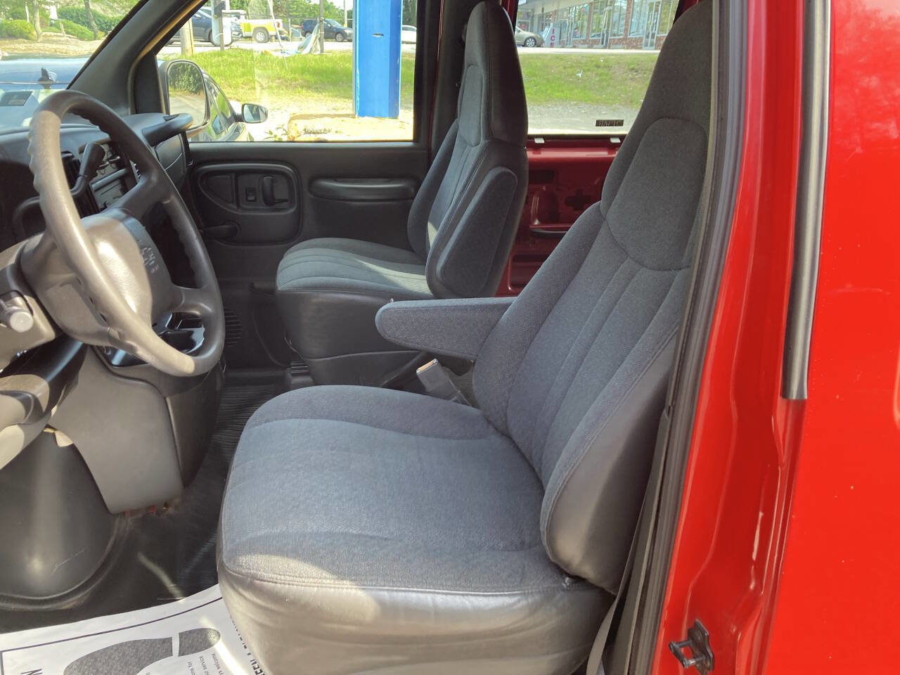 Used 2001 Chevrolet Express 1500 image 4