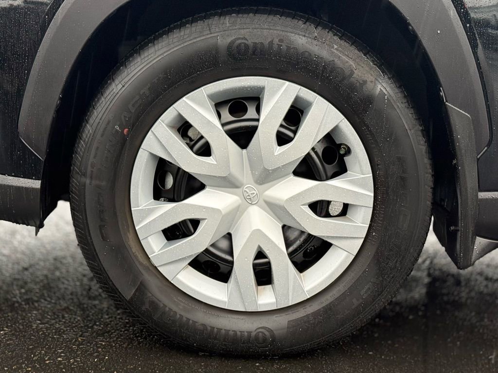 Used 2023 Toyota Corolla Cross L image 8