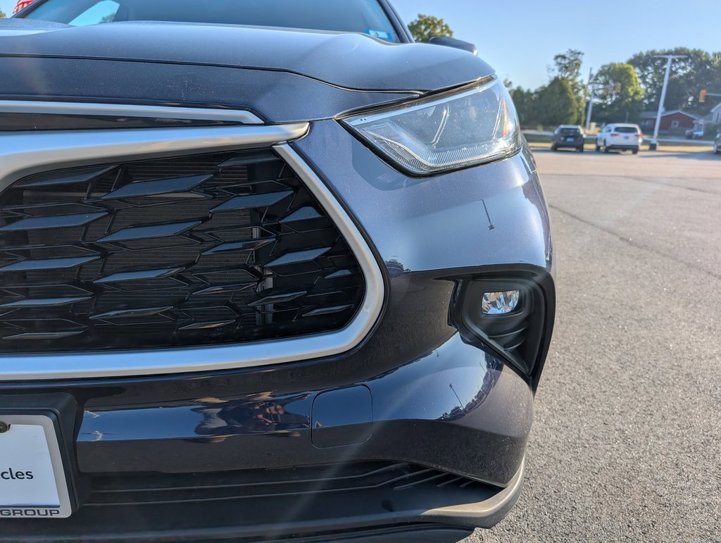 Used 2024 Toyota Highlander LE image 11