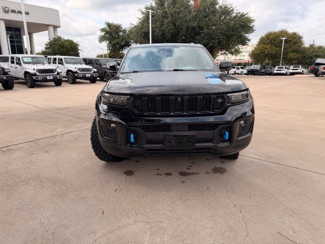 Used 2023 Jeep Grand Cherokee Trailhawk w/ Advanced Protech Group II AWD/4WD image 2