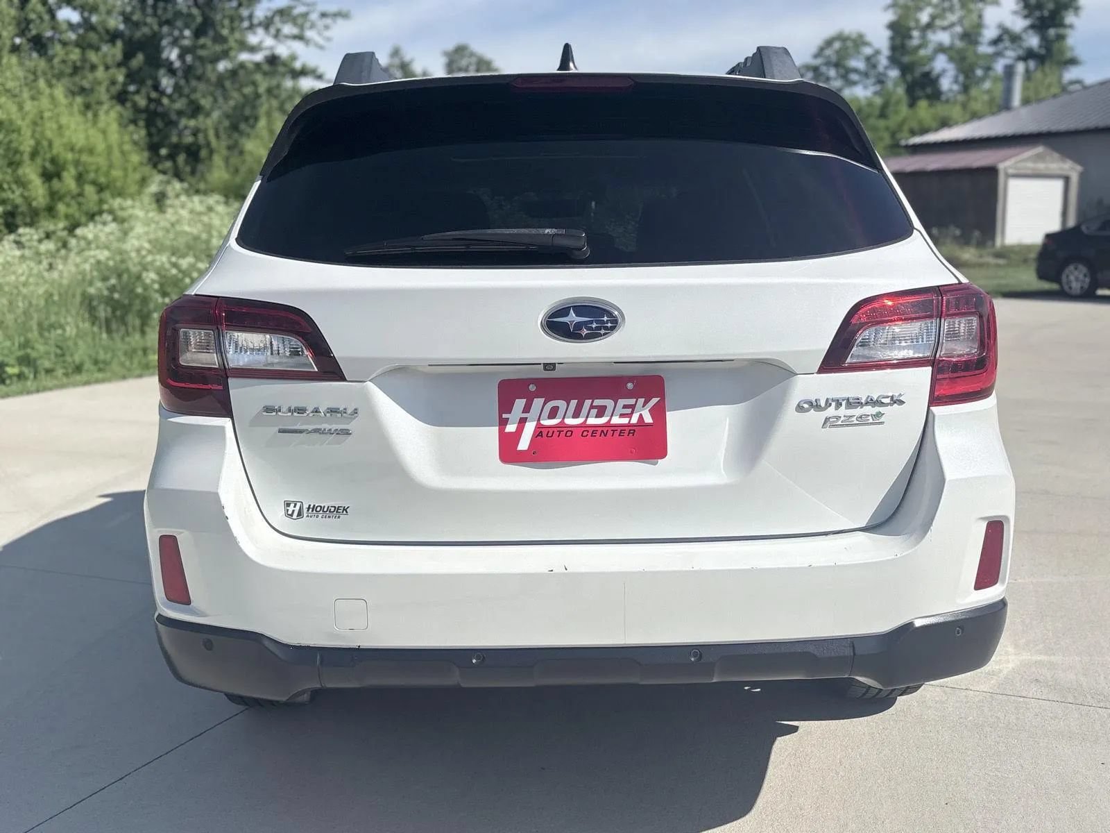 Used 2017 Subaru Outback 2.5i Limited AWD/4WD image 5