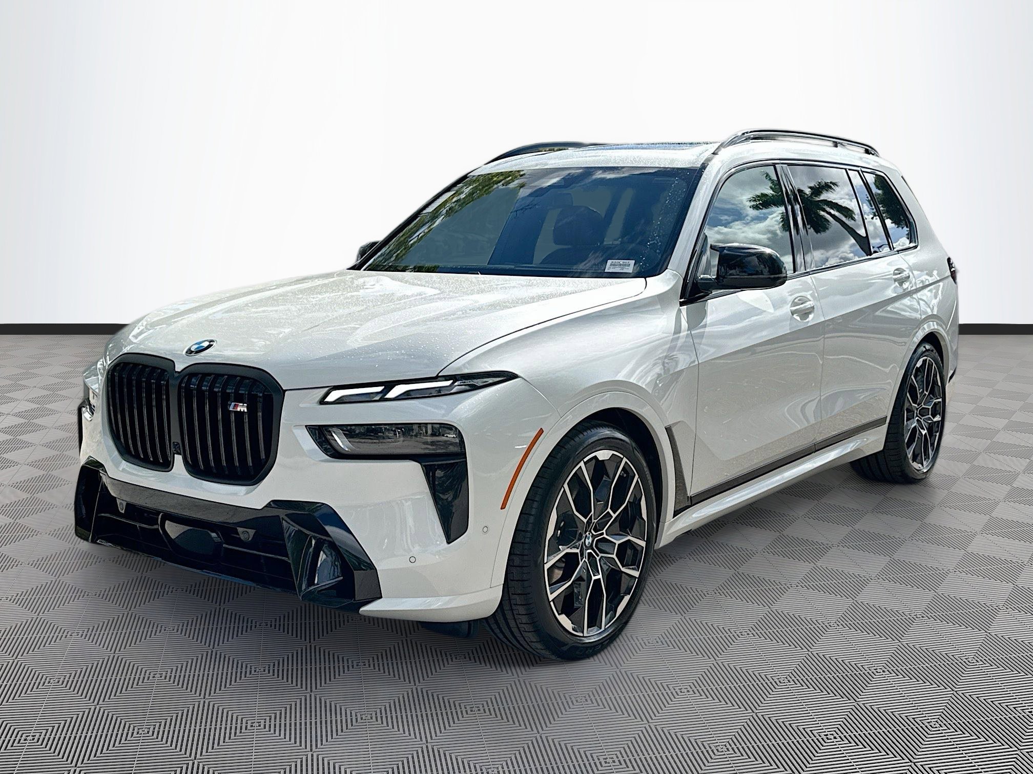 New 2026 BMW X7 M60i image 3