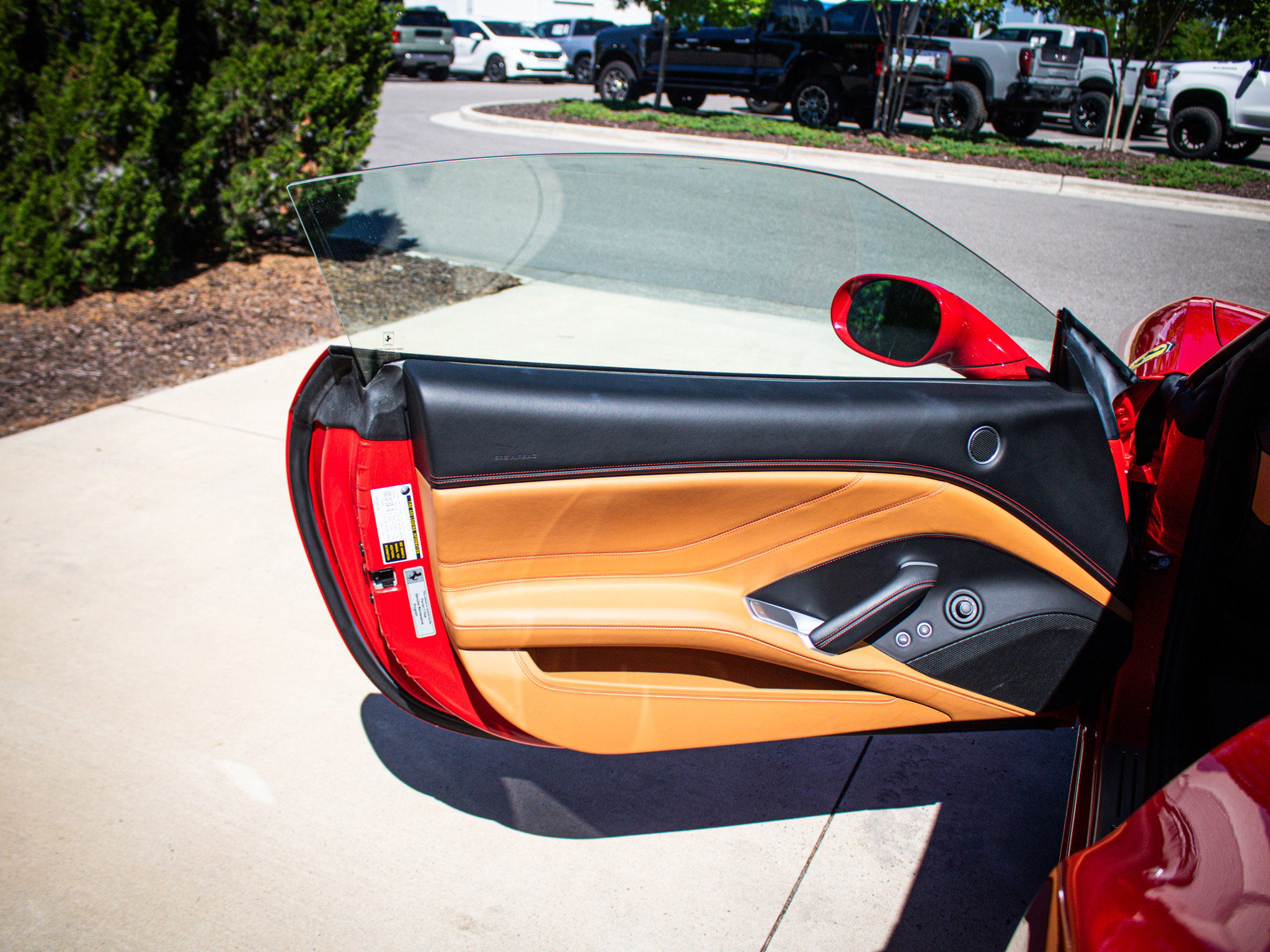 Used 2017 Ferrari California T RWD image 14