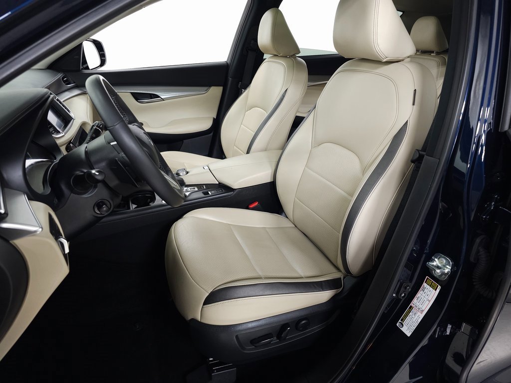 Used 2021 INFINITI QX50 Essential w/ Convenience Package image 17