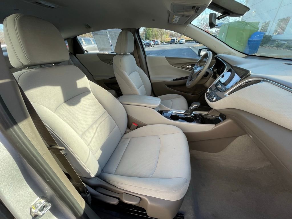 Used 2021 Chevrolet Malibu LT image 31