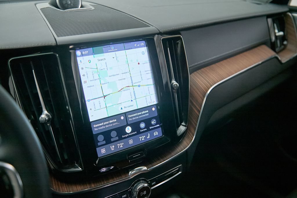 Certified 2023 Volvo XC60 T8 Ultimate w/ Climate Package AWD/4WD image 15
