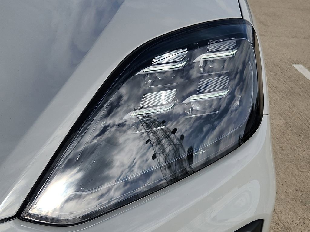 Certified 2025 Porsche Cayenne E-Hybrid image 9