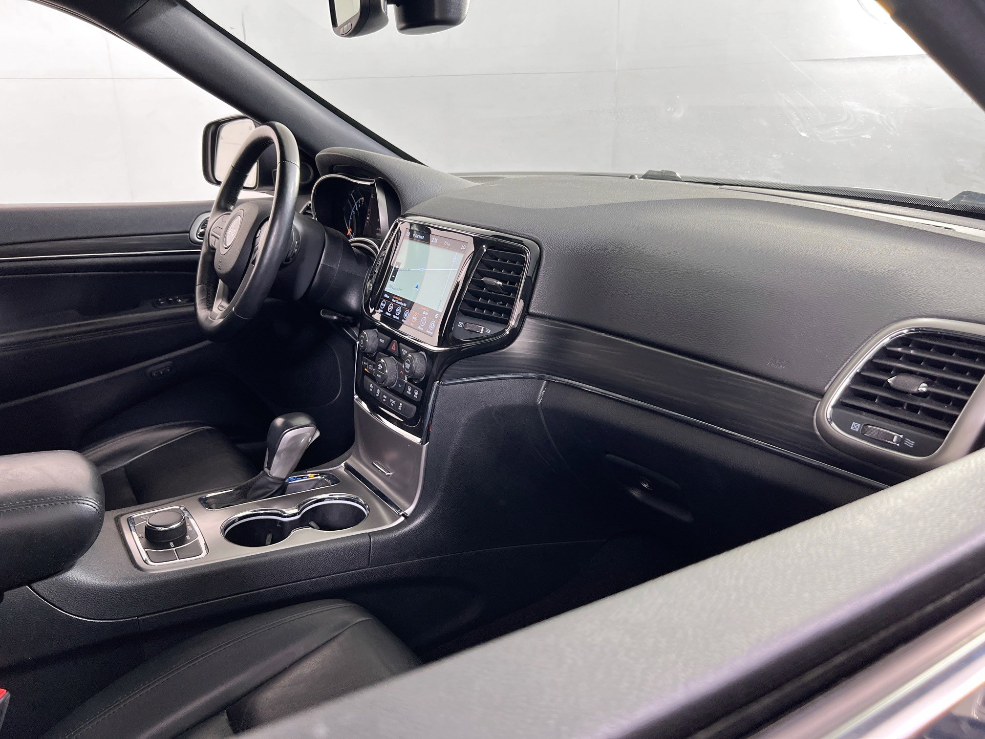 Used 2022 Jeep Grand Cherokee Limited AWD/4WD image 29