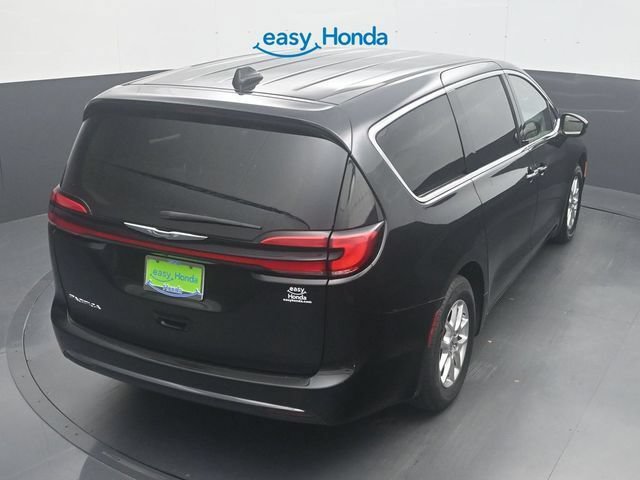 Used 2023 Chrysler Pacifica Touring-L FWD image 25