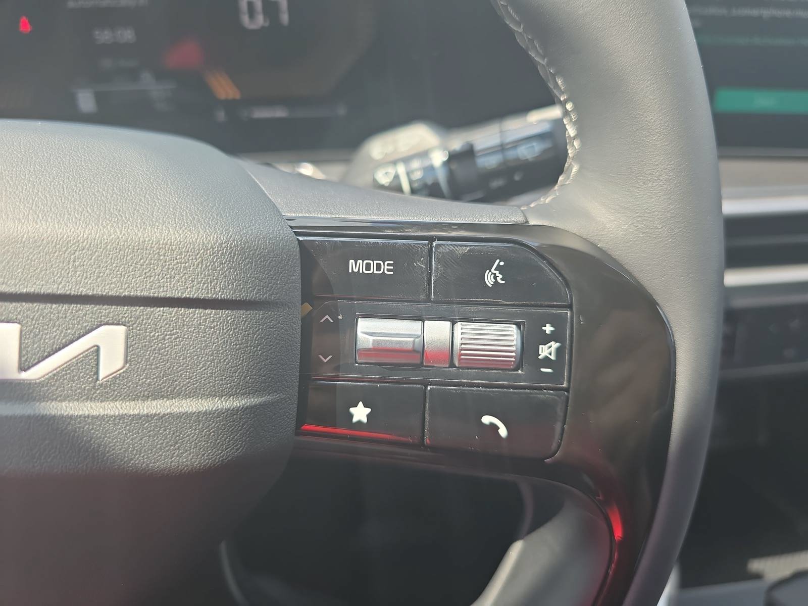 New 2026 Kia Sorento LX FWD image 17