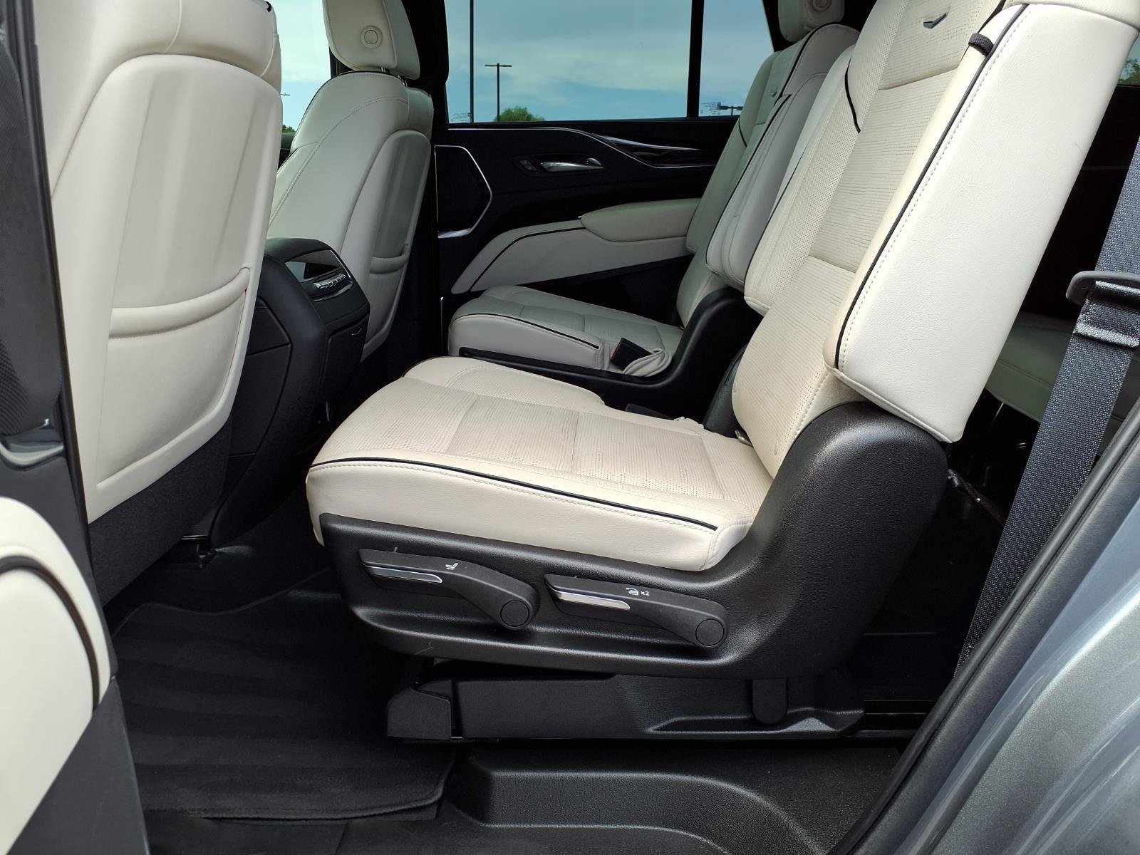 Used 2021 Cadillac Escalade Sport AWD/4WD image 18