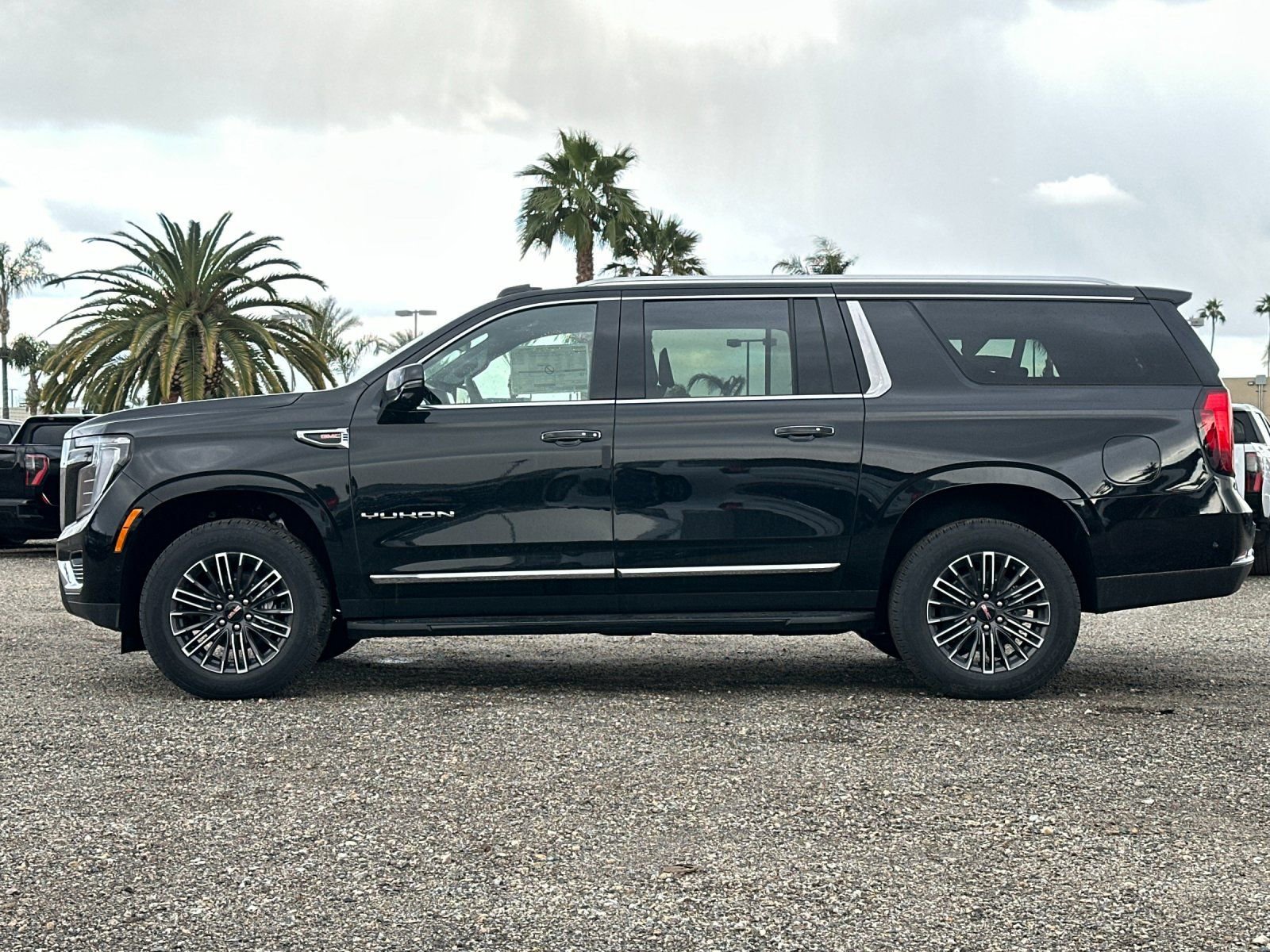 New 2026 GMC Yukon XL Elevation w/ Elevation Premium Package AWD/4WD image 7