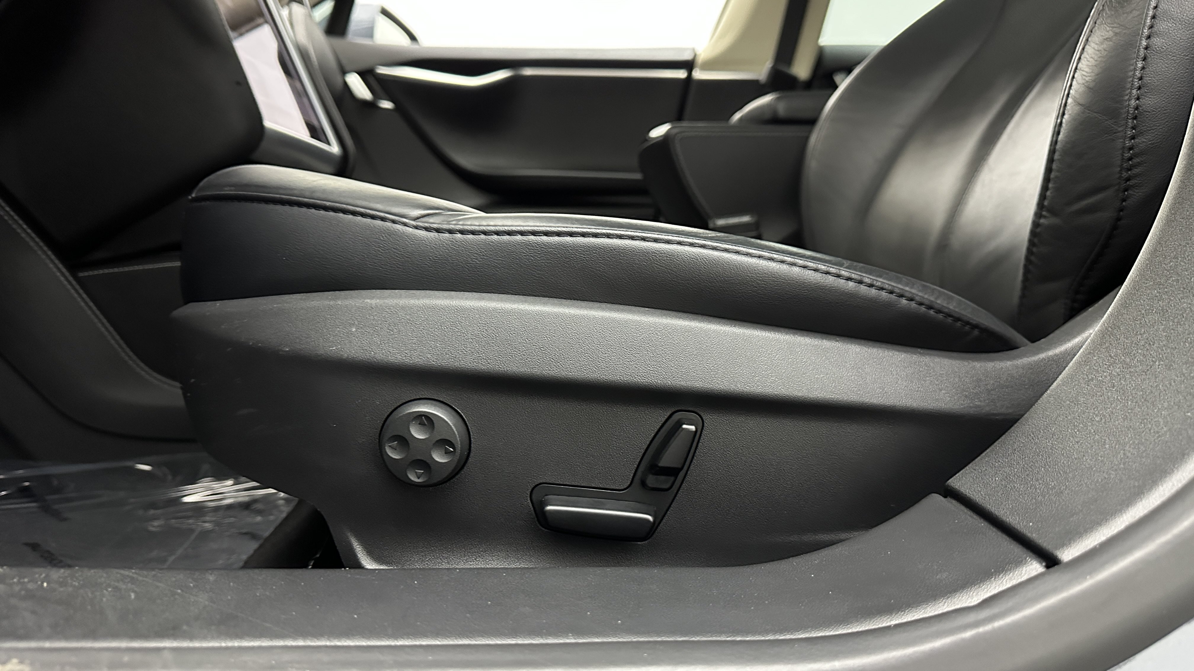 Used 2014 Tesla Model S 60 RWD image 16