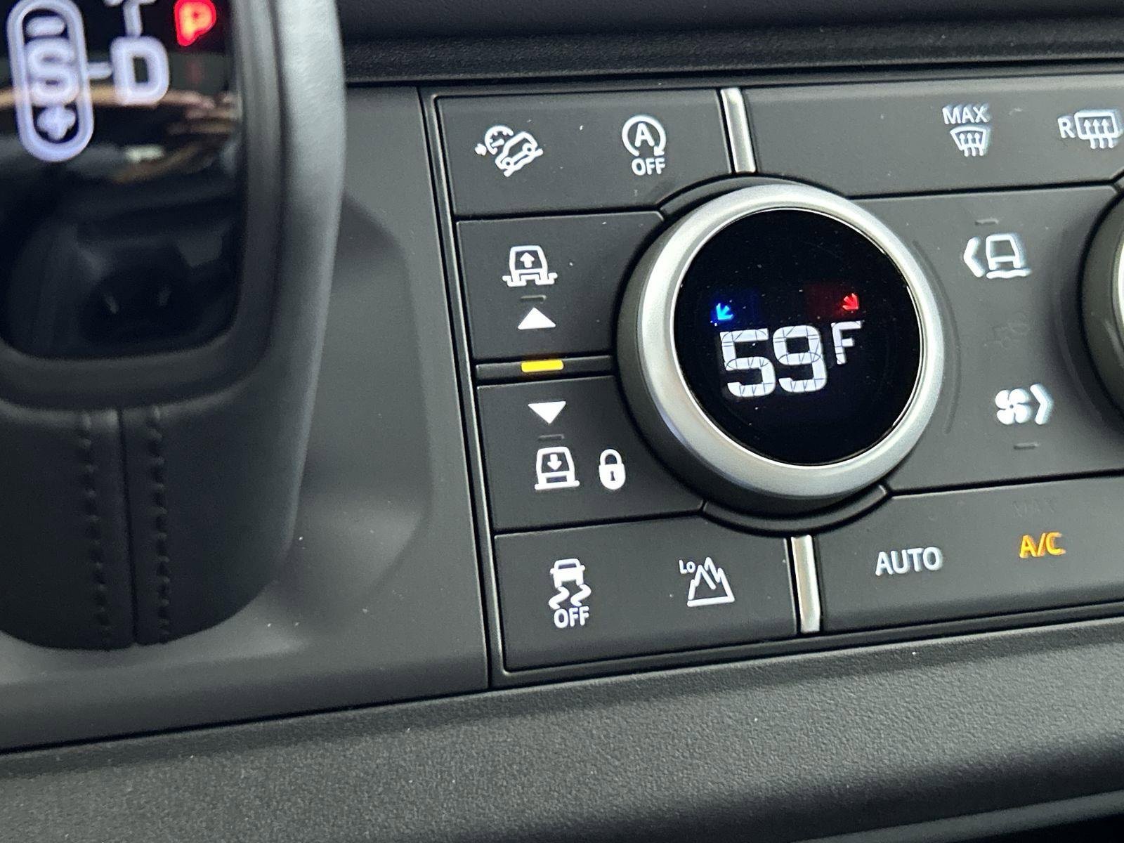 New 2025 Land Rover Defender 130 X-Dynamic SE image 19