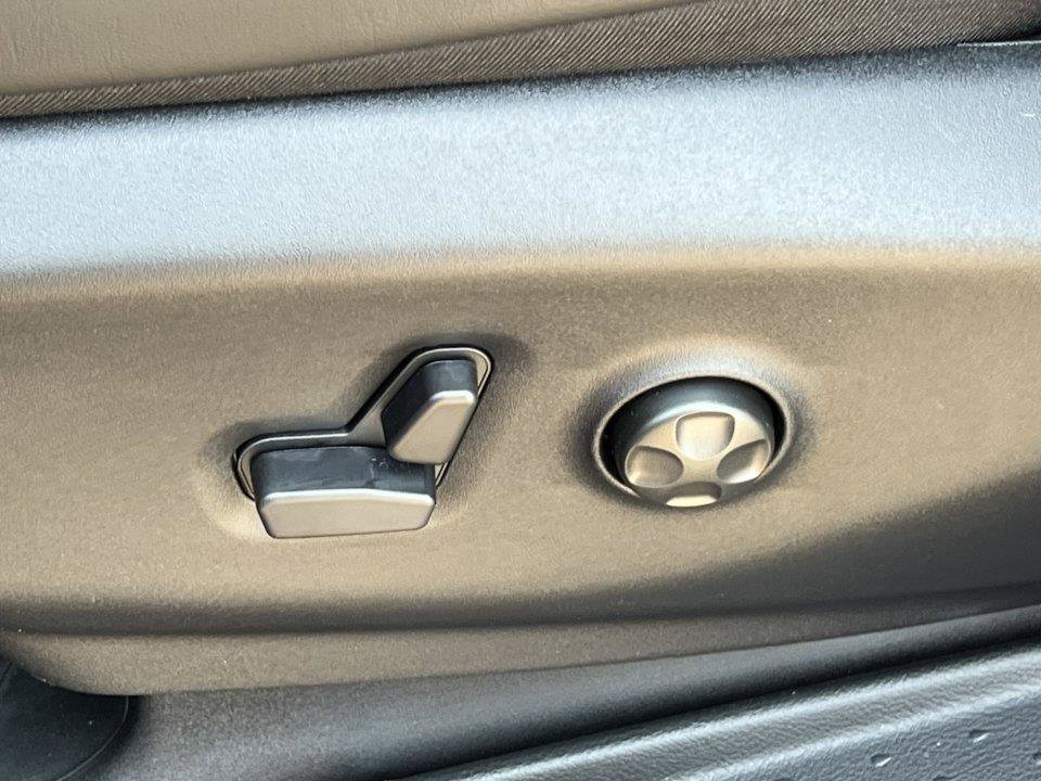 New 2027 Chrysler Pacifica Select AWD/4WD image 11