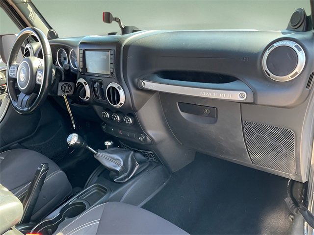 Used 2014 Jeep Wrangler Unlimited Sahara w/ Connectivity Group image 17