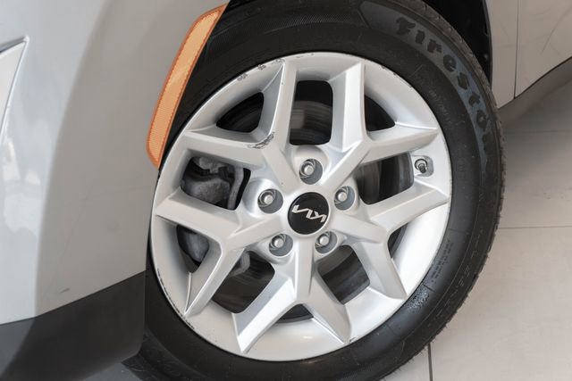 Used 2025 Kia Soul LX w/ LX Technology Package FWD image 2