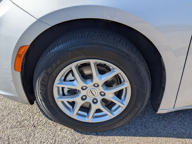 Used 2023 Chrysler Pacifica Touring-L FWD image 17