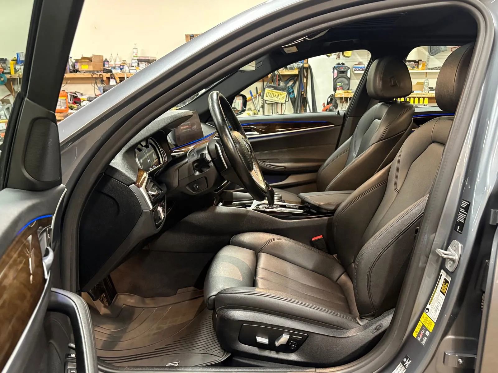 Used 2019 BMW 530e xDrive w/ Convenience Package image 17