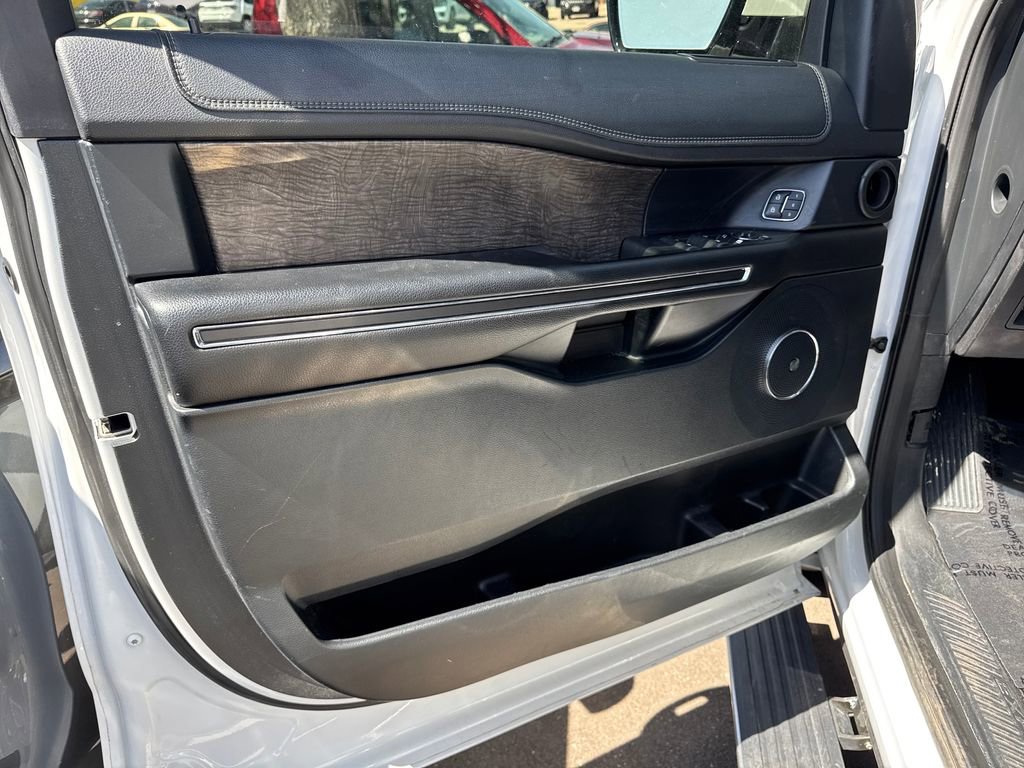Used 2021 Ford Expedition Limited AWD/4WD image 16