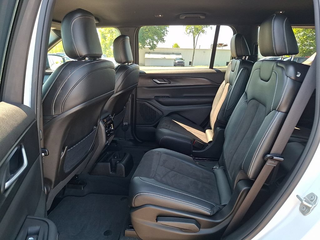Used 2023 Jeep Grand Cherokee L Laredo AWD/4WD image 13