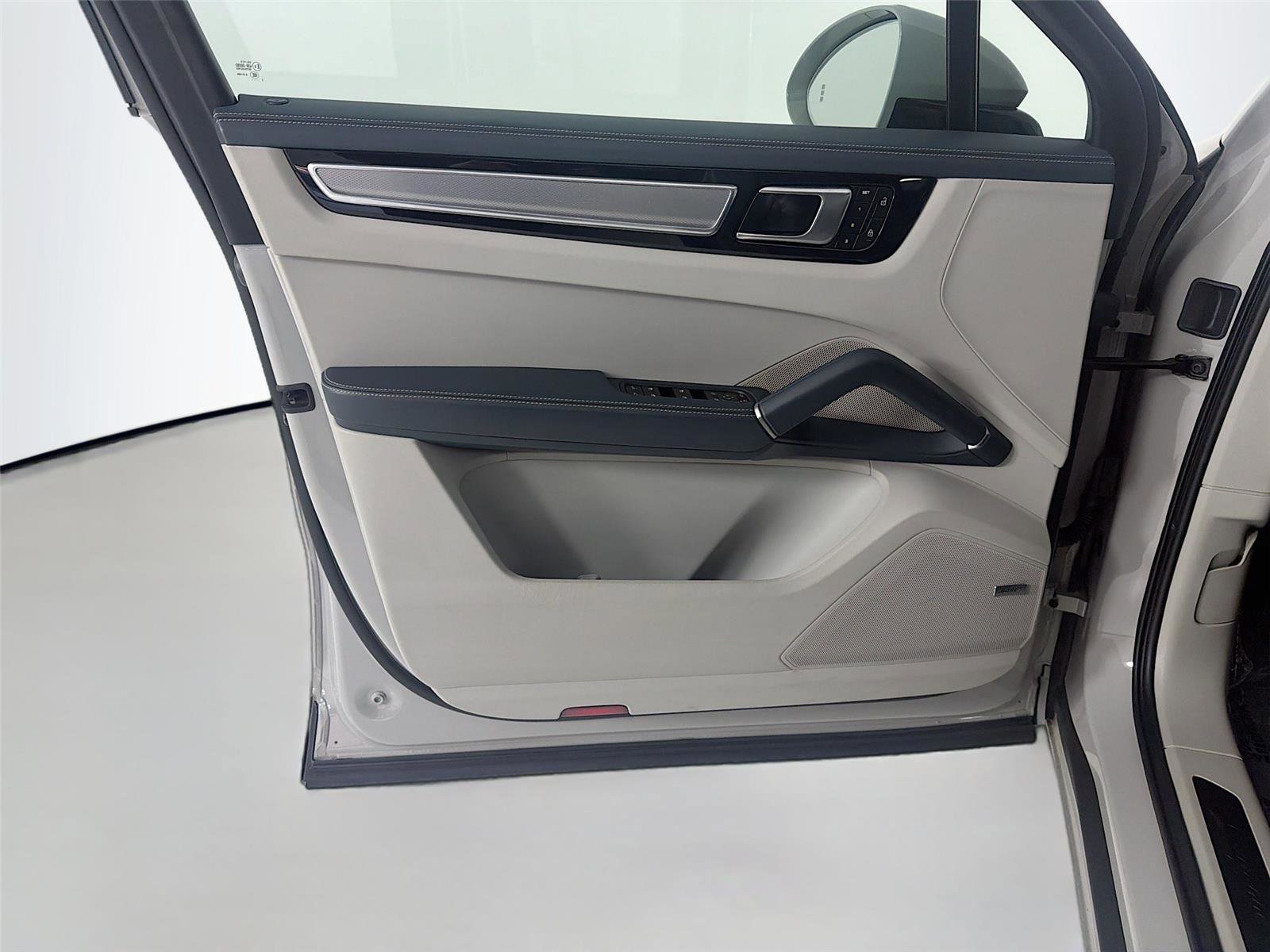 Certified 2023 Porsche Cayenne GTS image 6