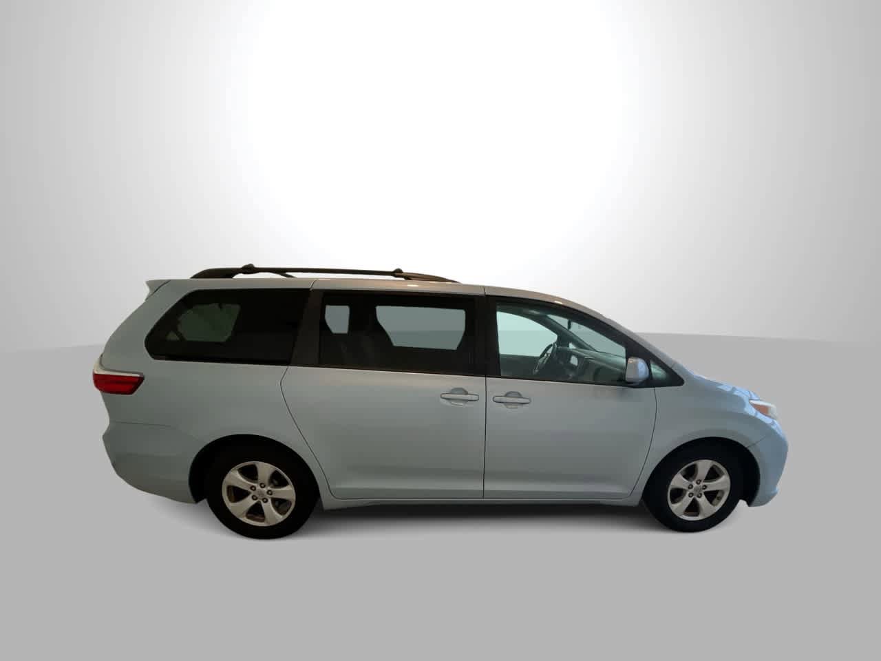 Used 2015 Toyota Sienna LE image 9
