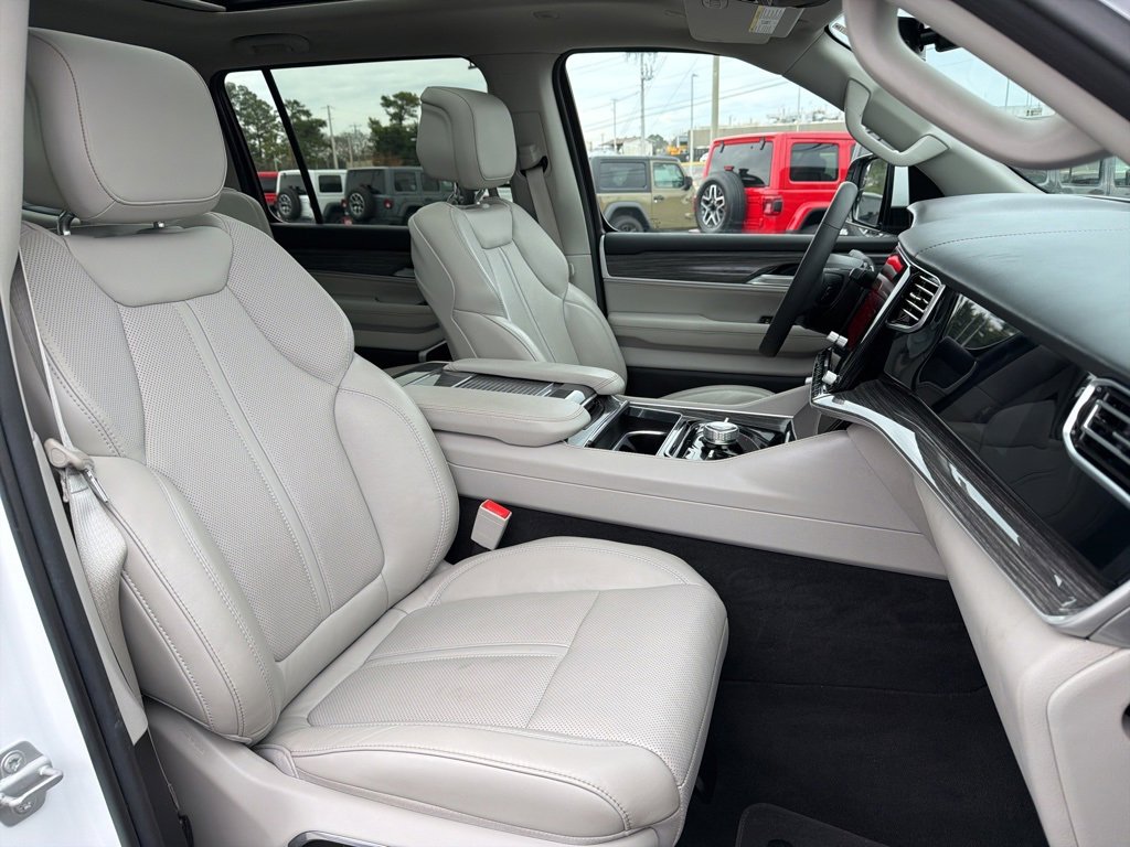 Used 2022 Jeep Wagoneer Series III w/ Premium Group I image 32