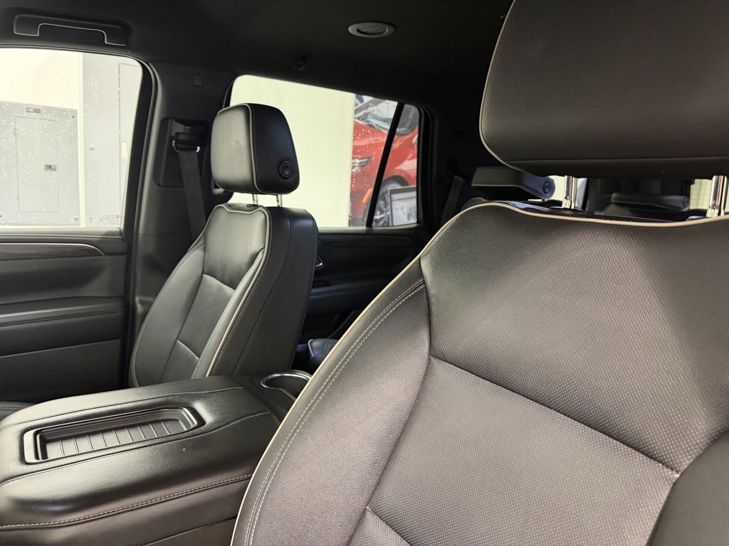 Used 2022 GMC Yukon SLT w/ SLT Luxury Package image 11