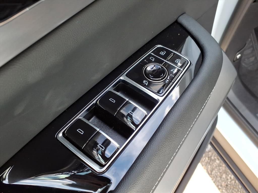 New 2026 Cadillac Vistiq Sport image 13