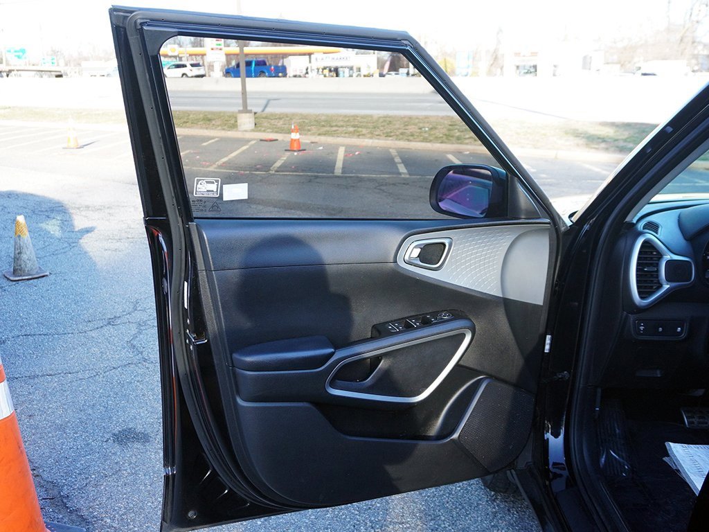 Used 2020 Kia Soul LX image 17