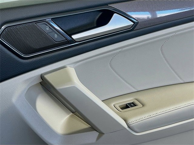 Used 2024 Volkswagen Tiguan SE image 31