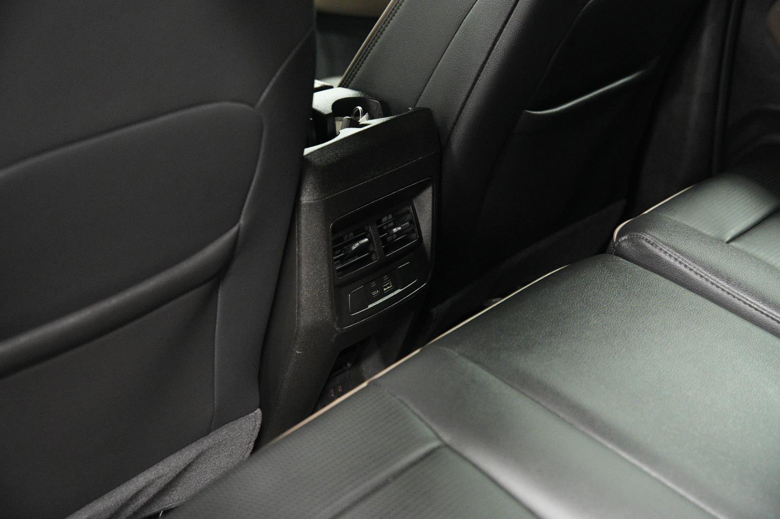 Used 2025 GMC Canyon Denali image 19