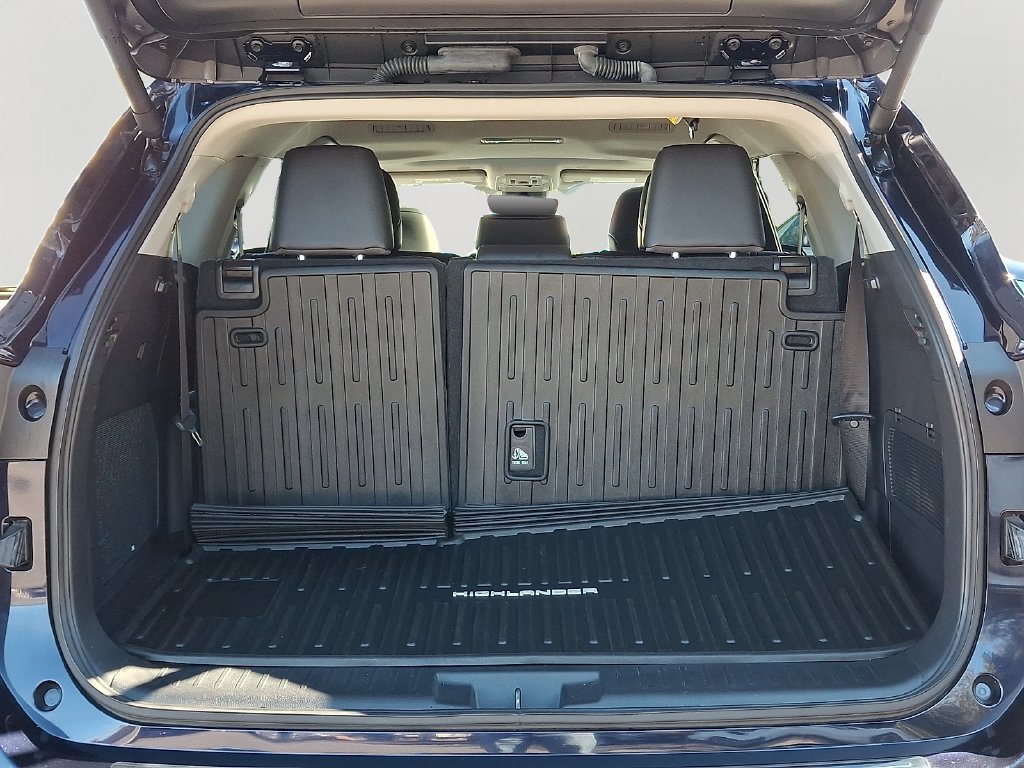 Used 2024 Toyota Highlander Limited AWD/4WD image 28