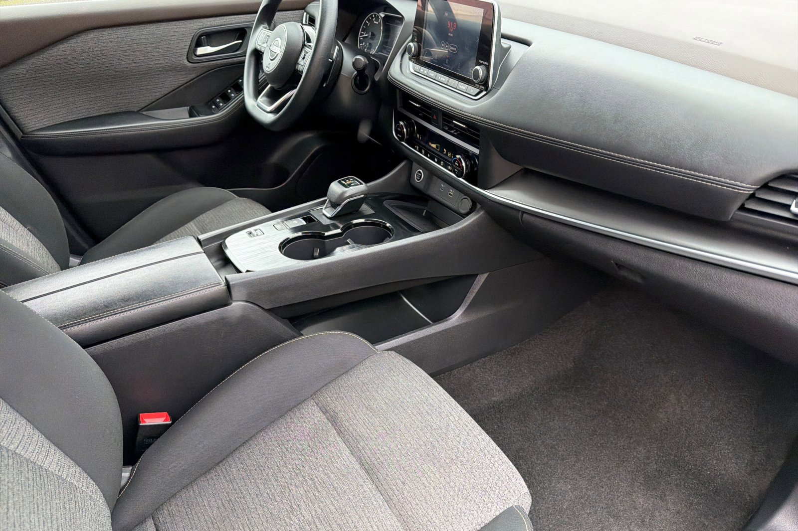 Used 2023 Nissan Rogue SV image 16