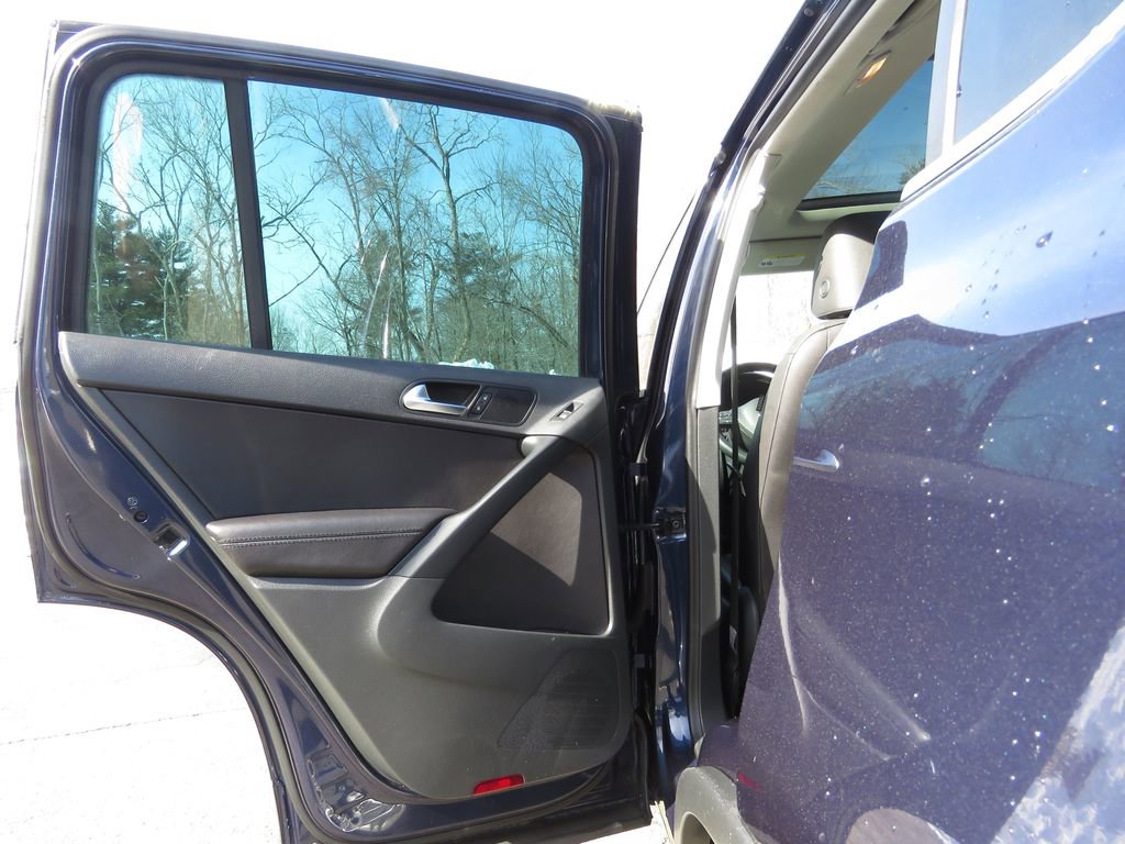 Used 2016 Volkswagen Tiguan SE image 18